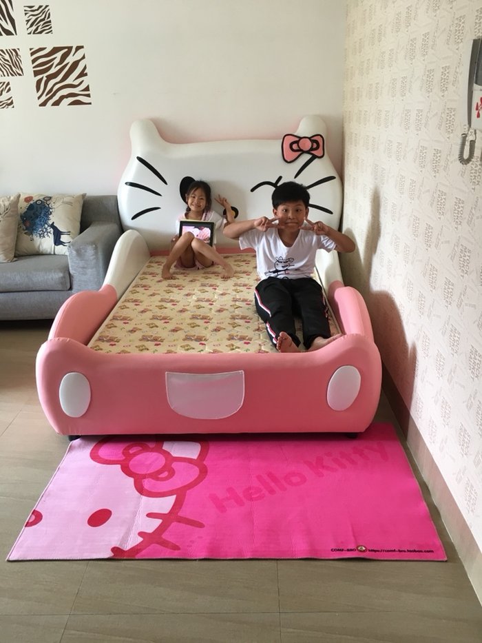 Ảnh khách hàng mẫu giường Hello kitty cho bé GTE011 2